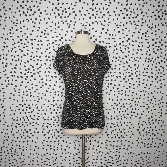 Chico’s Travelers Black Polka Dot Print Pleated Plisse Short Sleeve Top - Picture 2 of 10